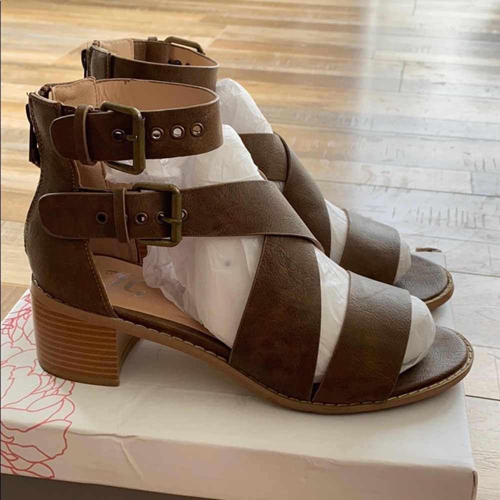J.C. Soraya brown wooden block sandal